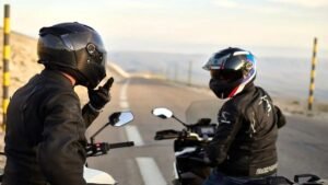 इन से Helmet से खराब हो सकती है आपकी आँखों रौशनी