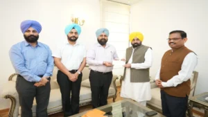 PCS Officers’ Association ने Chief Minister Relief Fund के लिए 12 लाख रुपये का Contribution दिया