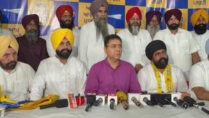 तरनतारन से कांग्रेस नेता और आज़ाद उम्मीदवार हरपाल सिंह अपने साथियों समेत ‘आप’ में हुए शामिल, उम्मीदवार हरमीत संधू को दिया समर्थन