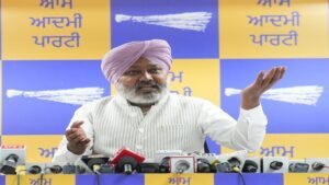 ‘AAP’ ने Punjab में corruption के आरोपों पर Congress और BJP को घेरा