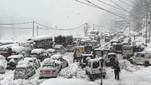 हिमाचल में भारी बर्फबारी की चेतावनी आज:Tourists को ऊंचे क्षेत्रों में नहीं जाने की Advisory