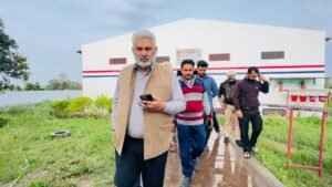 AAP मंत्री कटारूचक्क की गैस एजेंसी में रेड:400 लोग बाहर खड़े, अंदर गोदाम में सिलेंडर भरे; संचालकों को फटकारा, अफसर तलब किए