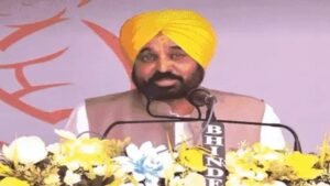 फतेहगढ़ साहिब हादसा पीडि़तों को सीएम ने दिया मुआवजा:9 मृतकों के परिजनों को दो-दो लाख और 34 घायलों को मिलेंगे 50 हजार