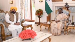 Punjab के मुख्यमंत्री भगवंत सिंह मान ने राष्ट्रपति से की मुलाकात, ‘पंजाब के गद्दार’ राज्यसभा सदस्यों की सदस्यता रद्द करने की मांग की